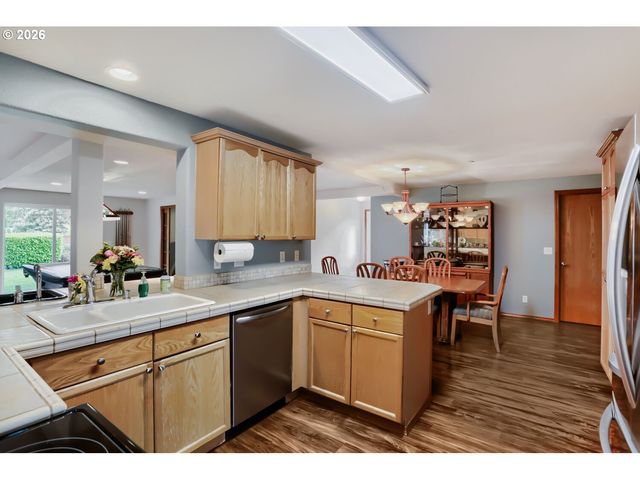 34334 Ne HERON MEADOWS Dr, Scappoose, OR 97056