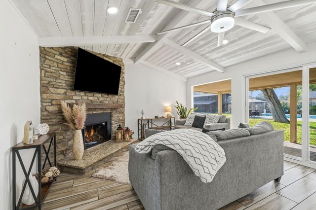 1112 S Sunnyside Avenue, Fresno, CA 93727