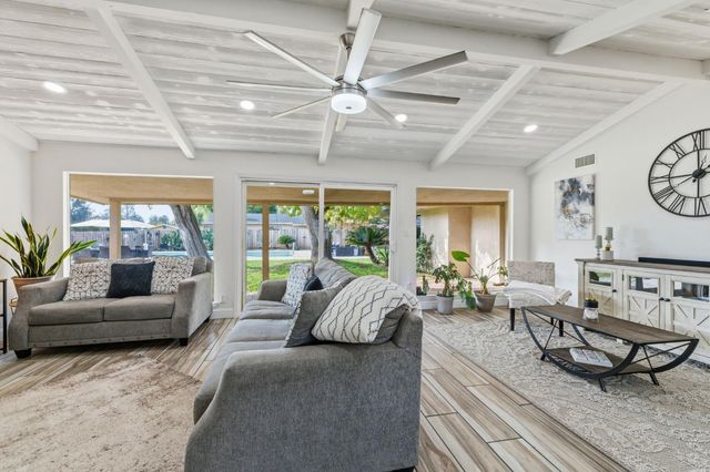 1112 S Sunnyside Avenue, Fresno, CA 93727