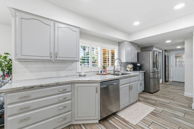 1112 S Sunnyside Avenue, Fresno, CA 93727