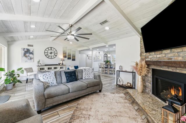 1112 S Sunnyside Avenue, Fresno, CA 93727