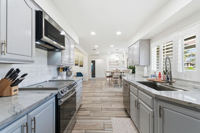 1112 S Sunnyside Avenue, Fresno, CA 93727