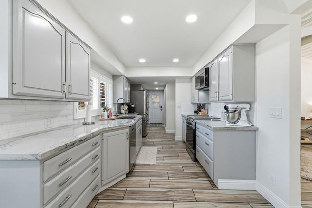 1112 S Sunnyside Avenue, Fresno, CA 93727