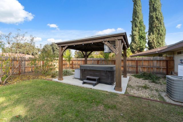 1112 S Sunnyside Avenue, Fresno, CA 93727