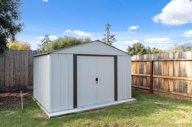 1112 S Sunnyside Avenue, Fresno, CA 93727