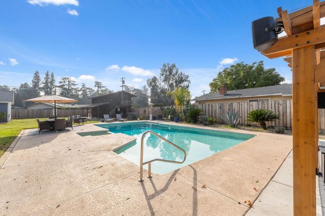 1112 S Sunnyside Avenue, Fresno, CA 93727