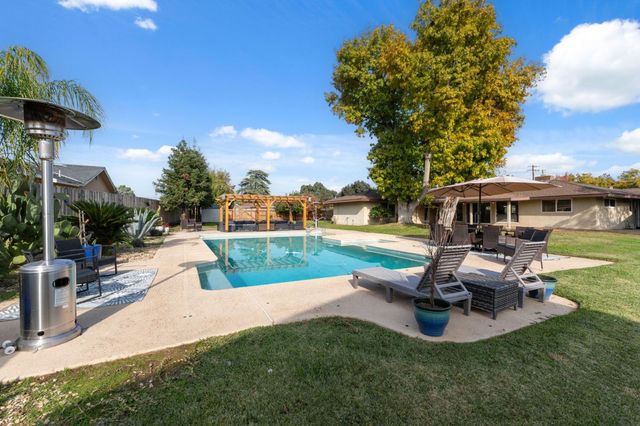 1112 S Sunnyside Avenue, Fresno, CA 93727