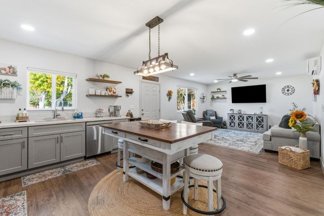 1112 S Sunnyside Avenue, Fresno, CA 93727