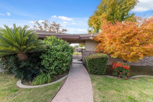 1112 S Sunnyside Avenue, Fresno, CA 93727