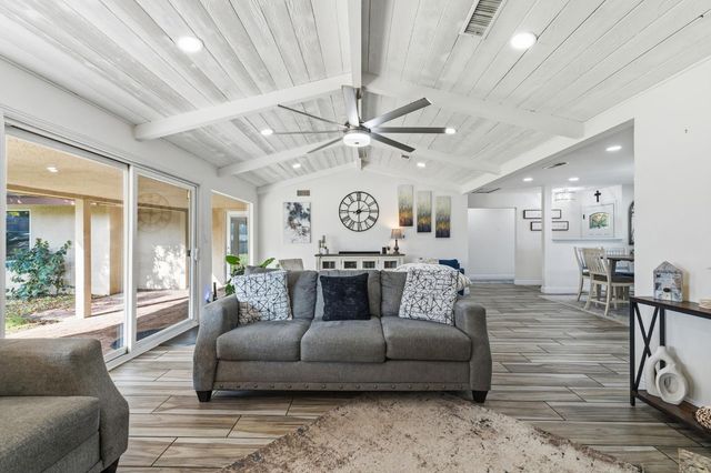 1112 S Sunnyside Avenue, Fresno, CA 93727