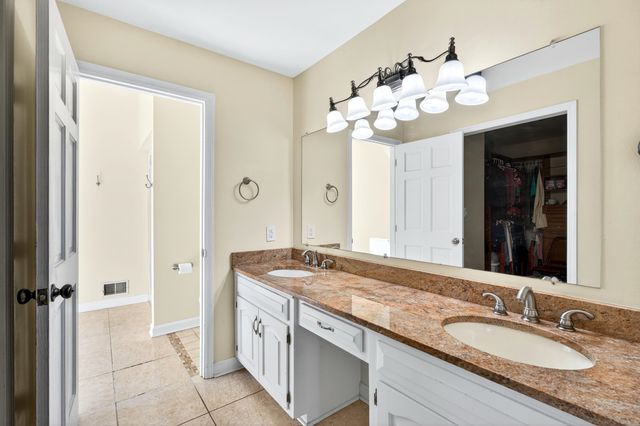 206 W Killarney Lake, Moore, SC 29639