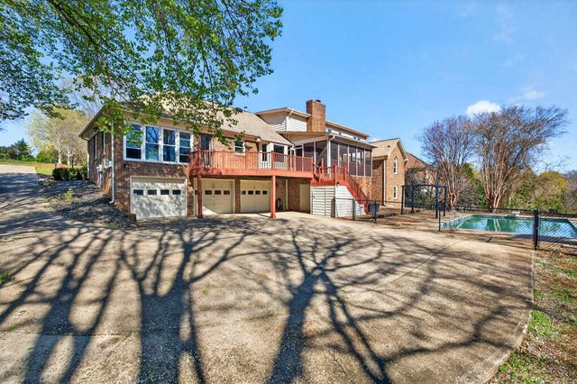 206 W Killarney Lake, Moore, SC 29639