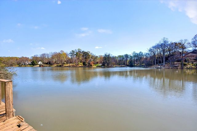 206 W Killarney Lake, Moore, SC 29639