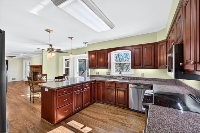 206 W Killarney Lake, Moore, SC 29639