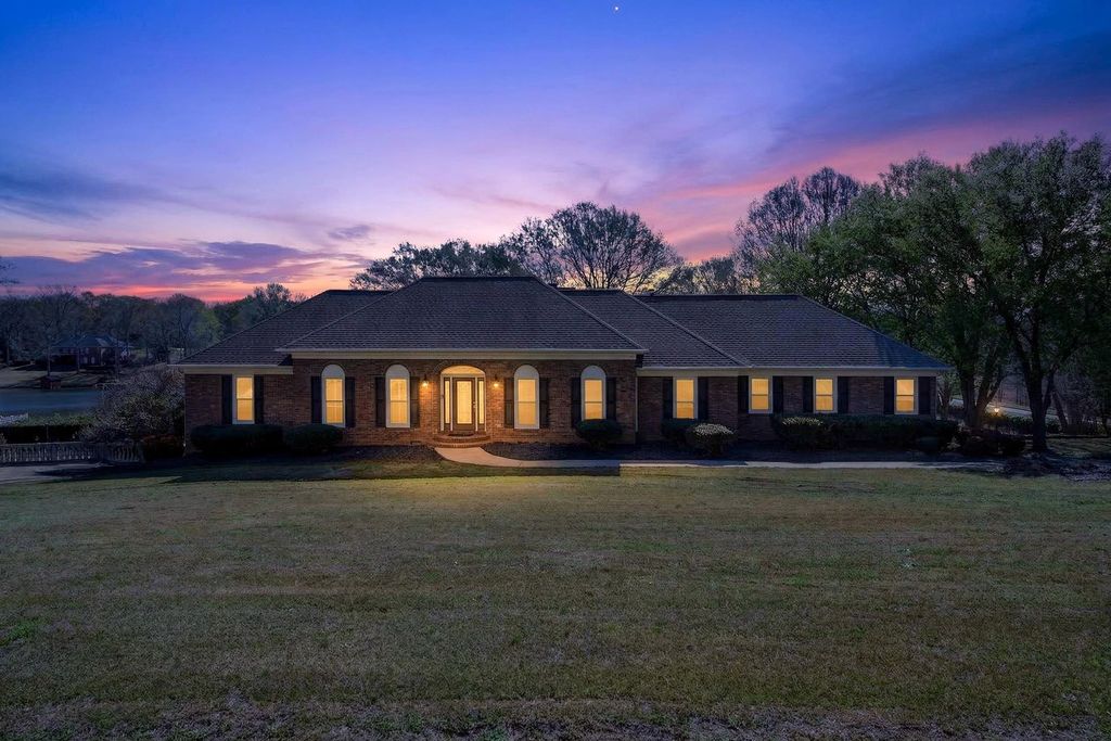 206 W Killarney Lake, Moore, SC 29639