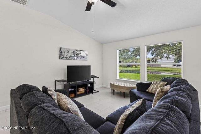 10998 RIVER FALLS Drive, Jacksonville, FL 32219
