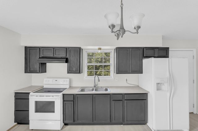 13 Travis Road, Rossville, GA 30741