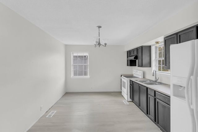 13 Travis Road, Rossville, GA 30741