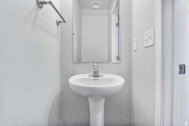 3708 W PERIWINKLE DR, South Jordan, UT 84095