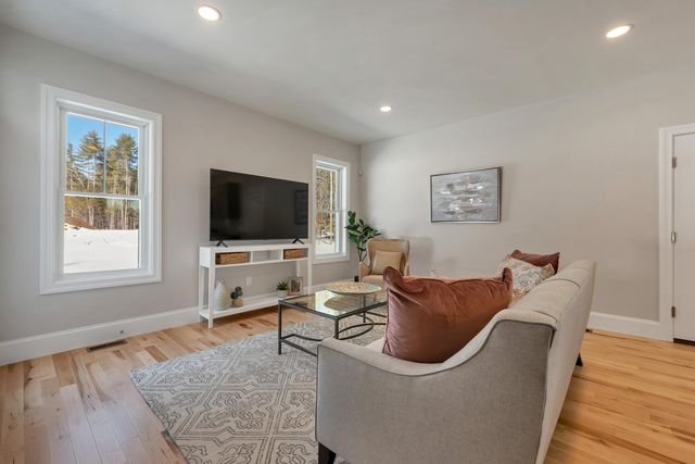 148 County Road, Amherst, NH 03055