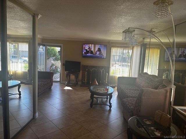 5935 Flipper Dr, San Diego, CA 92114