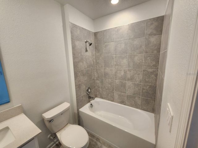 2713 RUNNERS CIRCLE, Clermont, FL 34714