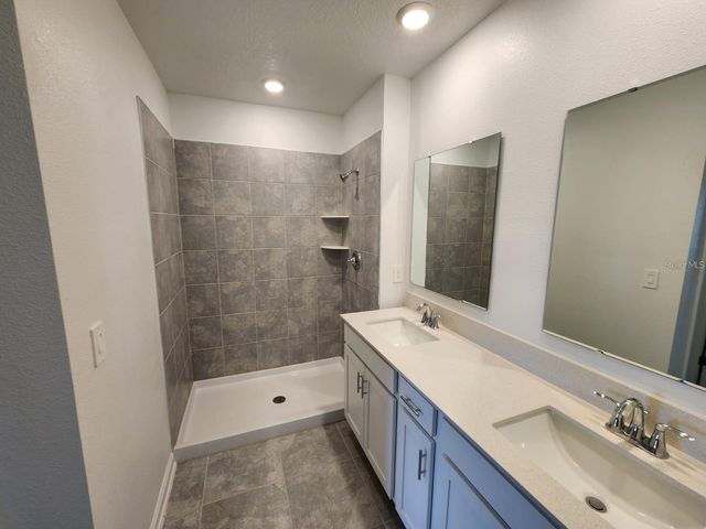 2713 RUNNERS CIRCLE, Clermont, FL 34714