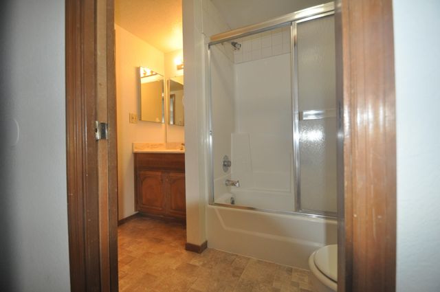 825 Mission Sierra Court, Redding, CA 96003