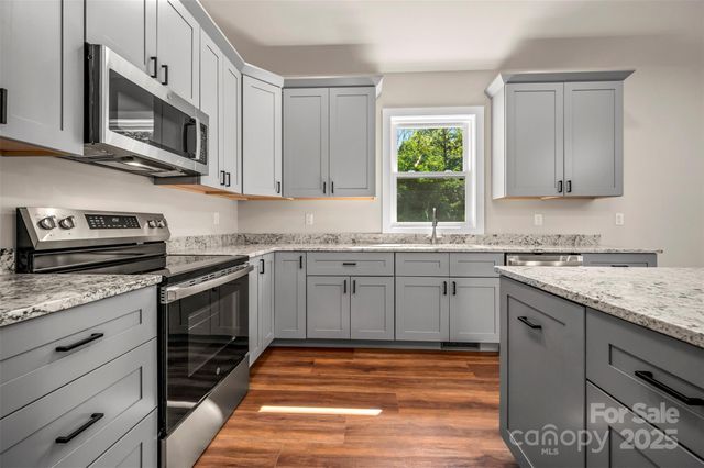 213 Calhoun Street, Hendersonville, NC 28739