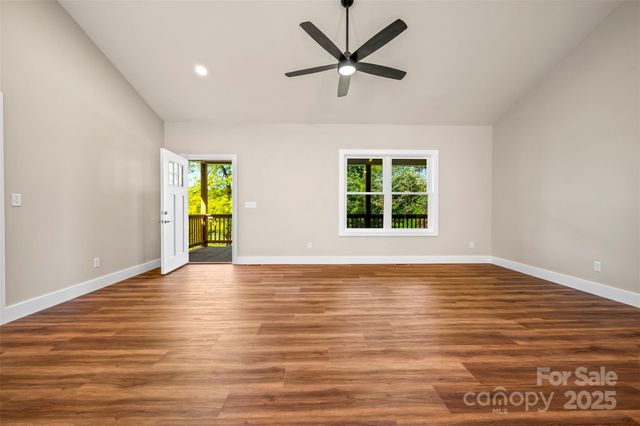 213 Calhoun Street, Hendersonville, NC 28739