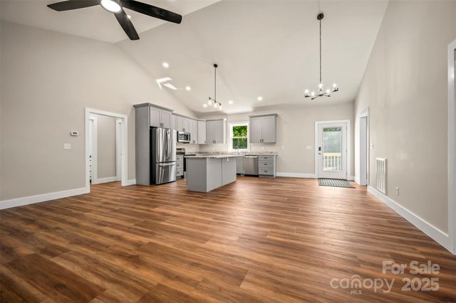 213 Calhoun Street, Hendersonville, NC 28739
