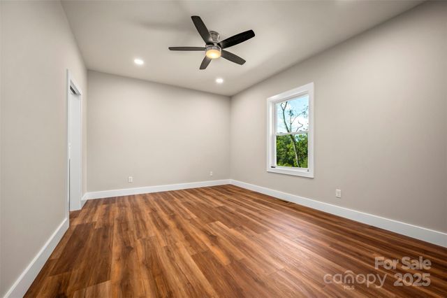 213 Calhoun Street, Hendersonville, NC 28739