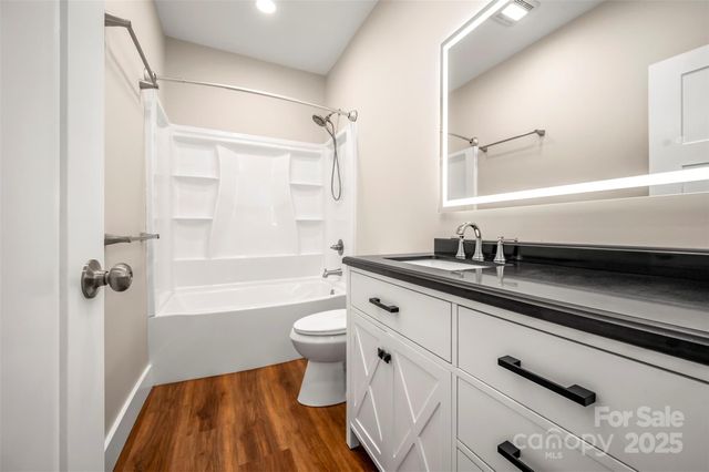 213 Calhoun Street, Hendersonville, NC 28739