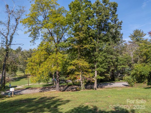 213 Calhoun Street, Hendersonville, NC 28739