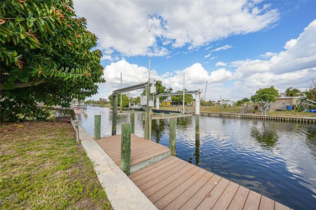 731 PALMETTO DRIVE NE, Port Charlotte, FL 33952