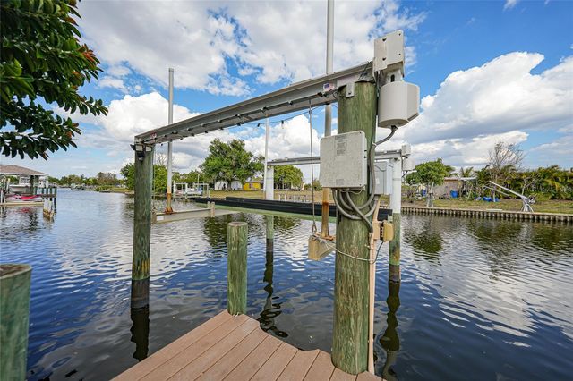 731 PALMETTO DRIVE NE, Port Charlotte, FL 33952