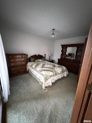 420 N 9TH Street, Benton, IL 62812