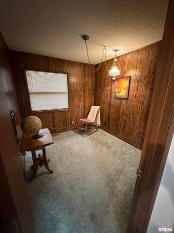 420 N 9TH Street, Benton, IL 62812