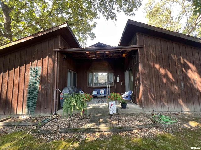 420 N 9TH Street, Benton, IL 62812