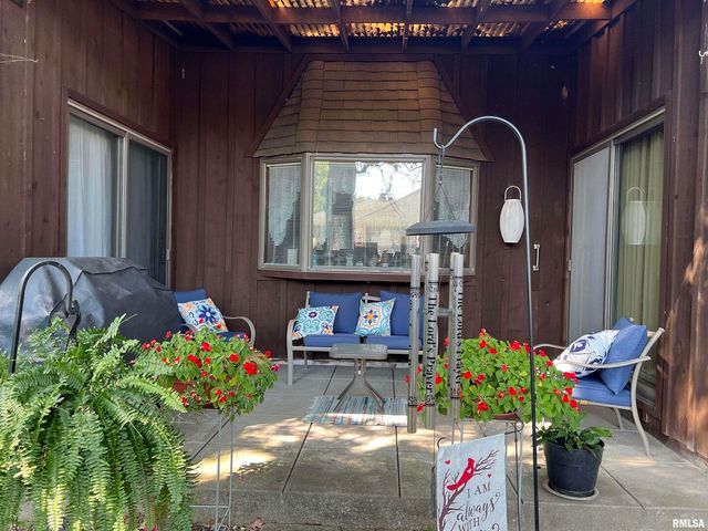 420 N 9TH Street, Benton, IL 62812