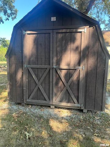 420 N 9TH Street, Benton, IL 62812