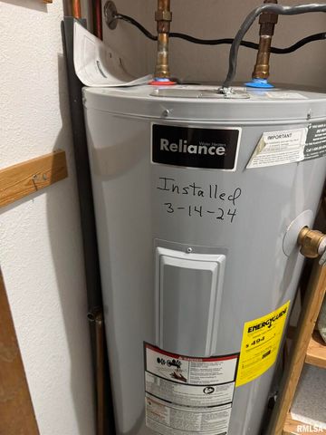 420 N 9TH Street, Benton, IL 62812