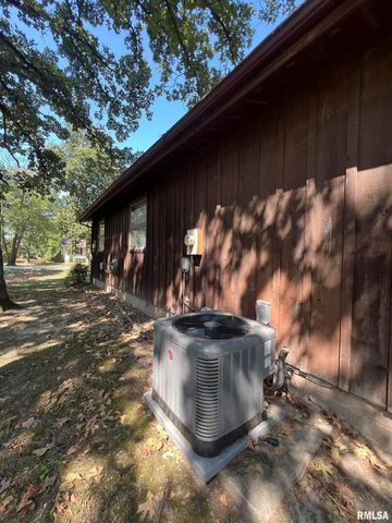 420 N 9TH Street, Benton, IL 62812