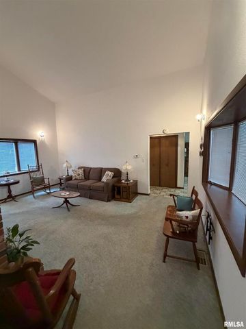 420 N 9TH Street, Benton, IL 62812