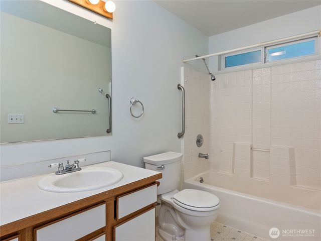 5293 Bounty Loop, Freeland, WA 98249