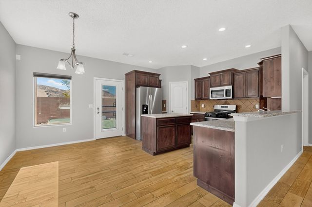 840 FIREWHEEL Loop SW, Los Lunas, NM 87031