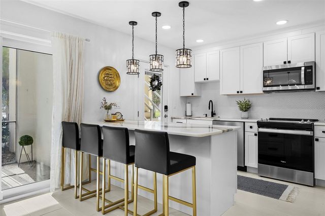 137 AVENIDA MESSINA 2, Sarasota, FL 34242