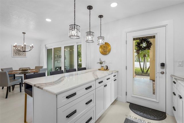 137 AVENIDA MESSINA 2, Sarasota, FL 34242