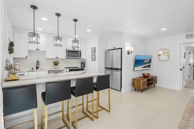 137 AVENIDA MESSINA 2, Sarasota, FL 34242