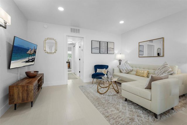 137 AVENIDA MESSINA 2, Sarasota, FL 34242